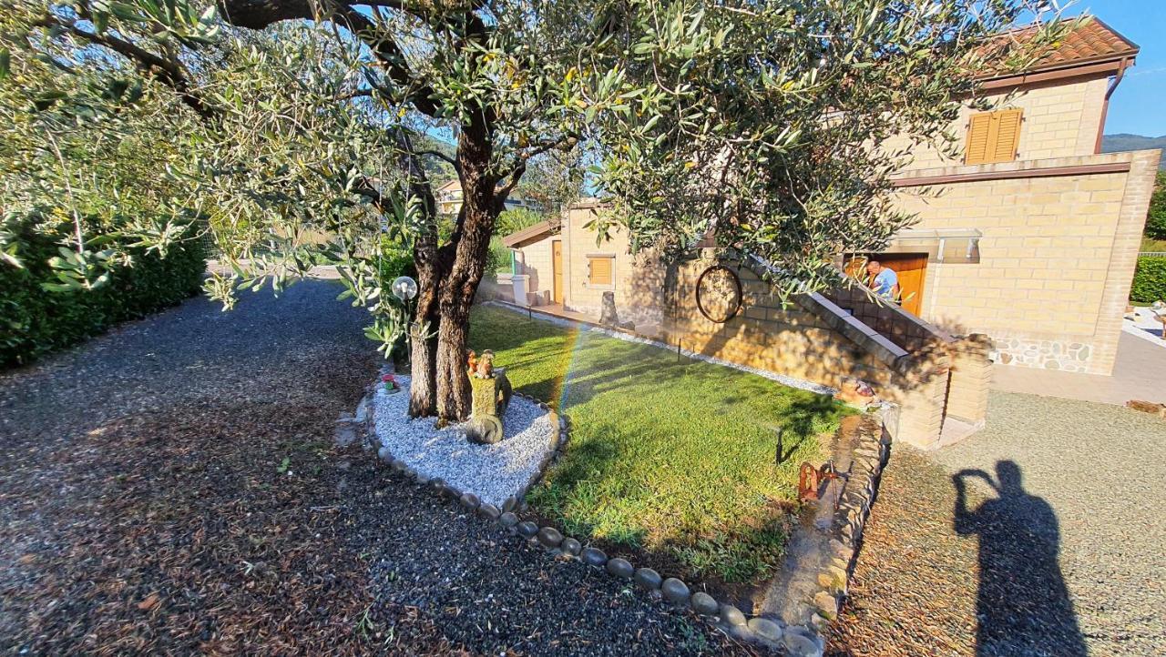 Spicchio Di Luna - Casa Vacanze Albiano Magra Екстер'єр фото