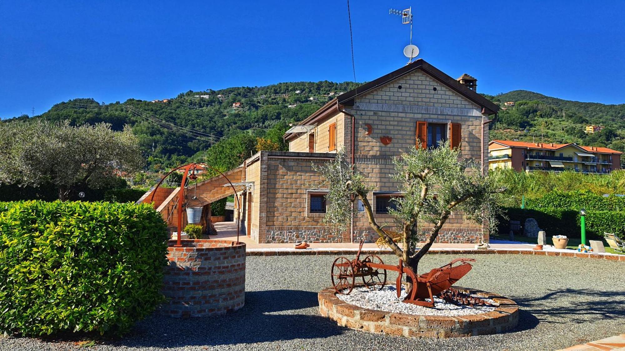 Spicchio Di Luna - Casa Vacanze Albiano Magra Екстер'єр фото